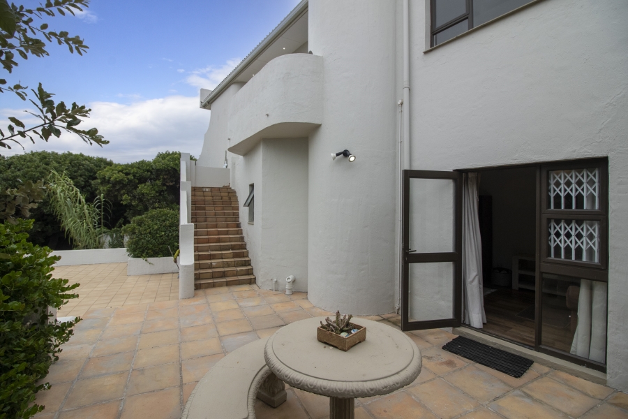 6 Bedroom Property for Sale in West Beach Eastern Cape